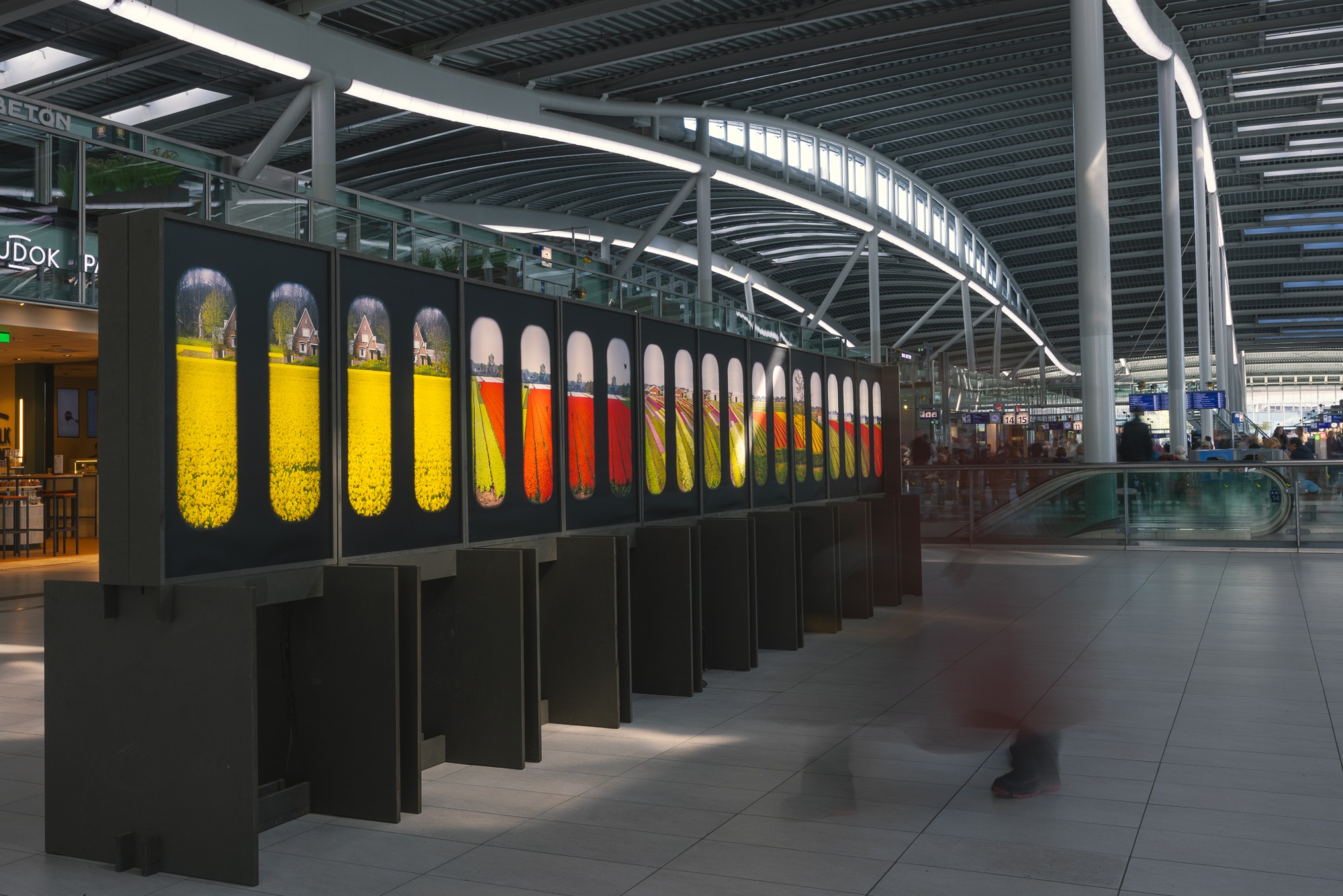 The Modular Exhibition System installed beneath the curved roof of Utrecht Centraal